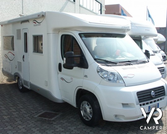 Moncayo Mediterraneo 735: semintegrale usato a Torino, recente con letto alla francese.