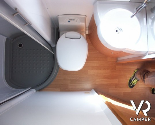 Moncayo Mediterraneo 735: semintegrale usato a Torino, recente con letto alla francese.