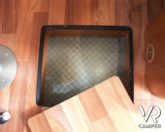 HYMER B-KLASSE 594: motorhome usato con garage Hymer. Camper in ottime condizioni di usura e molto ben accessoriato.