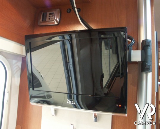 HYMER B-KLASSE 594: motorhome usato con garage Hymer. Camper in ottime condizioni di usura e molto ben accessoriato.