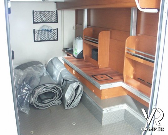 HYMER B-KLASSE 594: motorhome usato con garage Hymer. Camper in ottime condizioni di usura e molto ben accessoriato.