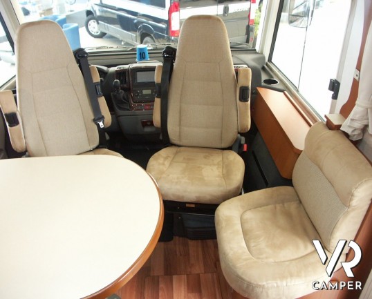 HYMER B-KLASSE 594: motorhome usato con garage Hymer. Camper in ottime condizioni di usura e molto ben accessoriato.