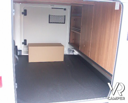 Hymer B 704 Premium Line: motorhome in patente C con letti gemelli in coda e bagno e doccia separati