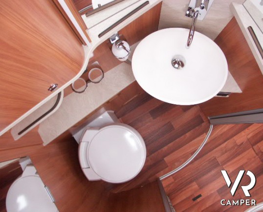 Hymer B 798 SL: motorhome Hymer nuovo doppio asse su meccanica Fiat e letto centrale nautico sul posteriore