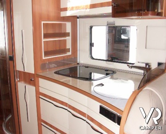 Hymer B 798 SL: motorhome Hymer nuovo doppio asse su meccanica Fiat e letto centrale nautico sul posteriore