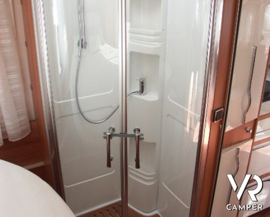 Hymer B 798 SL: motorhome Hymer nuovo doppio asse su meccanica Fiat e letto centrale nautico sul posteriore