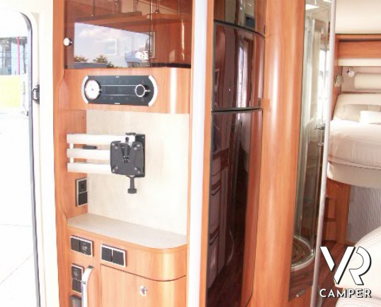 Hymer B 798 SL: motorhome Hymer nuovo doppio asse su meccanica Fiat e letto centrale nautico sul posteriore