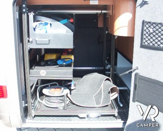 Hymer B 798 SL: motorhome Hymer nuovo doppio asse su meccanica Fiat e letto centrale nautico sul posteriore