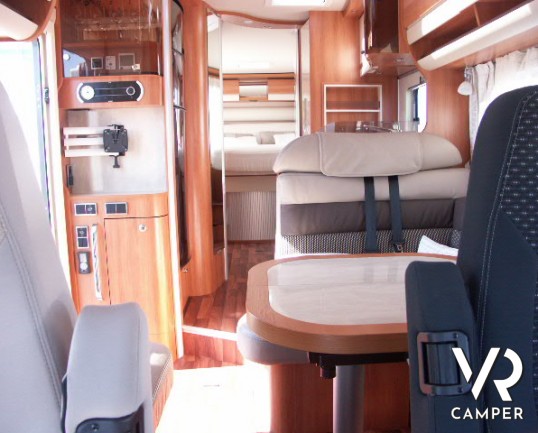 Hymer B 798 SL: motorhome Hymer nuovo doppio asse su meccanica Fiat e letto centrale nautico sul posteriore