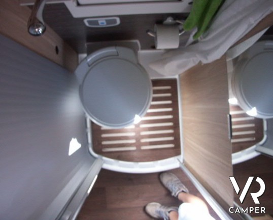 Hymer Car Yellowstone: camper puro furgonato 4 posti con letto a soffietto sul tetto, su meccanica Fiat Ducato