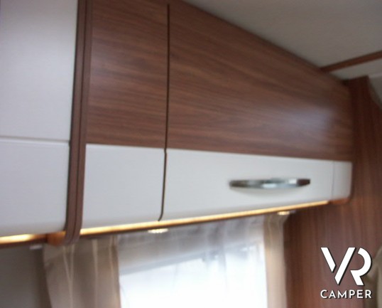 Carado T 339: camper semintegrale nuovo con letto nautico centrale e garage per biciclette