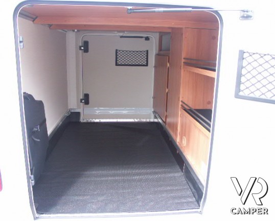 Hymer Exsis-T 474: semintegrale con garage, letti gemelli comodi, e frigorifero grande