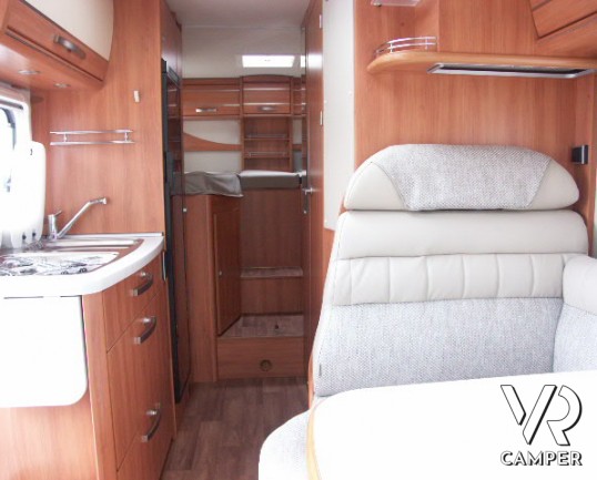 Hymer ML-T 580: semintegrale su mercedes con letti gemelli posteriori e garage