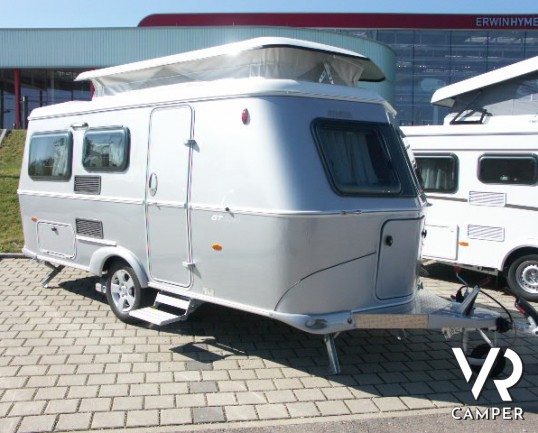 Hymer Eriba Troll 530: roulotte con tetto a soffietto e 4 posti letto, adatta per la famiglia.