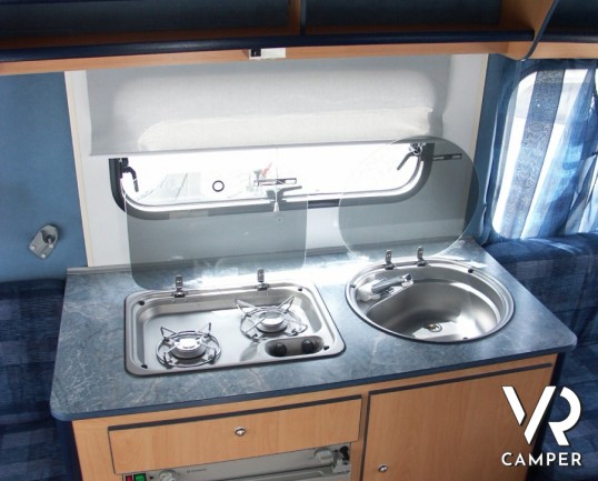 ALLCAR ROULOTTE: caravan usata di piccole dimensioni, 3 posti con condizionatore a tetto, rimorchiabile con tutte le auto.