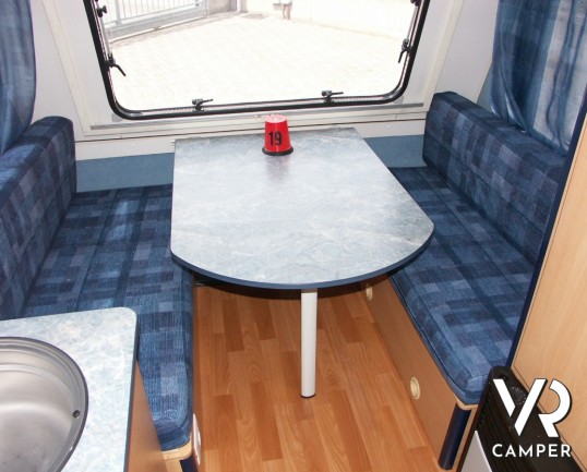 ALLCAR ROULOTTE: caravan usata di piccole dimensioni, 3 posti con condizionatore a tetto, rimorchiabile con tutte le auto.