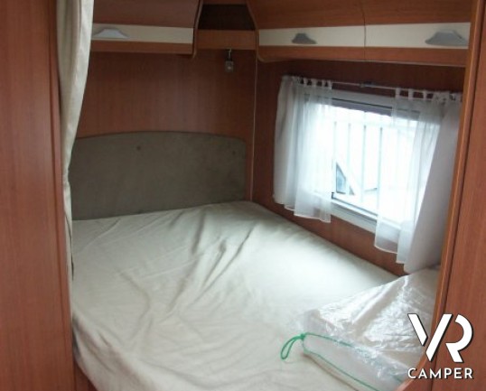 Pilote Aventura: camper usato semintegrale piccolo con letto alla francese e ampia dinette.