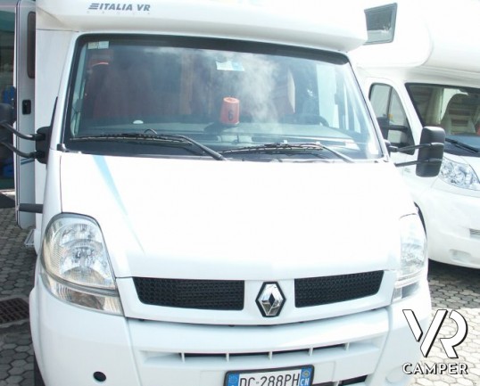 Pilote Reference: camper semintegrale usato con garage, letto matrimoniale, doccia separata e ben accessoriato.