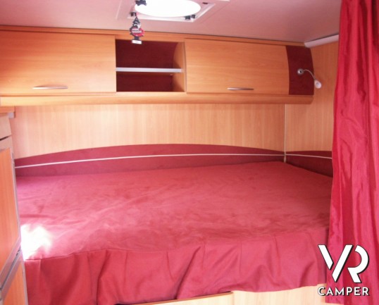 Pilote Reference: camper semintegrale usato con garage, letto matrimoniale, doccia separata e ben accessoriato.