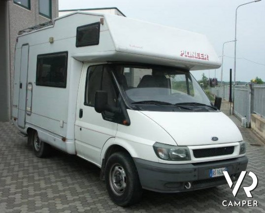 PIONEER HABITAT 530: mansardato piccolo e compatto, occasione camper usato in vetroresina.