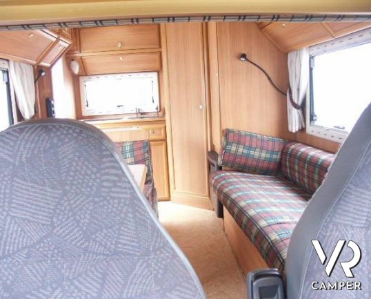 PIONEER HABITAT 530: mansardato piccolo e compatto, occasione camper usato in vetroresina.