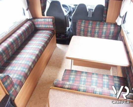 PIONEER HABITAT 530: mansardato piccolo e compatto, occasione camper usato in vetroresina.