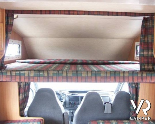 PIONEER HABITAT 530: mansardato piccolo e compatto, occasione camper usato in vetroresina.