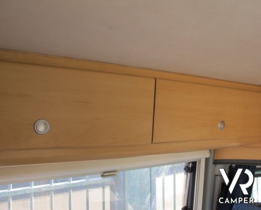 Possl Jumper: camper furgonato attrezzato per 2 persone con letto posteriore matrimoniale basso, in ottime condizioni di utilizzo.