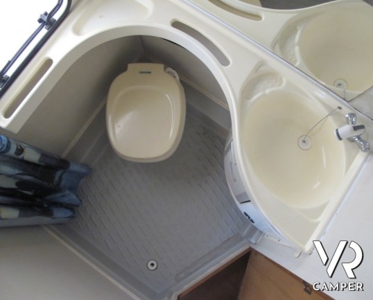 Rimor Brig 648: camper usato mansardato per prima esperienza con 6 posti omologati su meccanica Ford a trazione posteriore