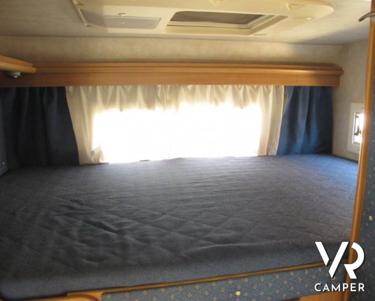 Rimor SuperBrig 677 TC: camper usato a Torino con garage per caricare la moto, bagno con doccia separata