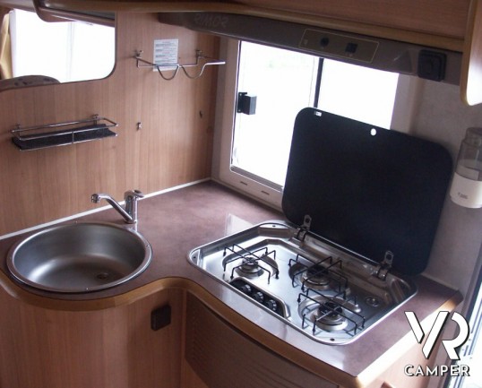 RIMOR SUPER BRIG 678: mansardato usato in piemonte con 7 posti letto, doppia dinette e gavoni esterni supplementari.