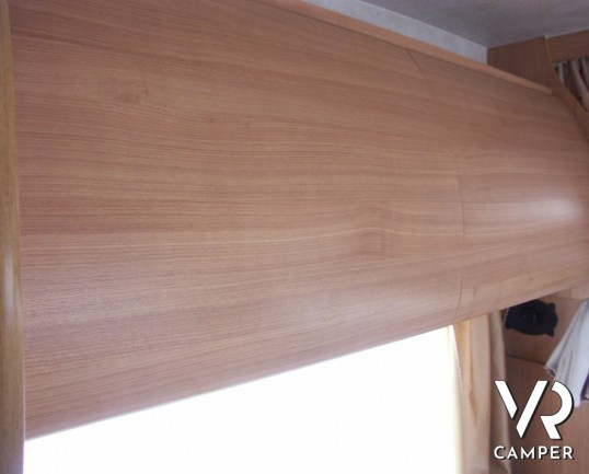 RIMOR SUPER BRIG 678: mansardato usato in piemonte con 7 posti letto, doppia dinette e gavoni esterni supplementari.