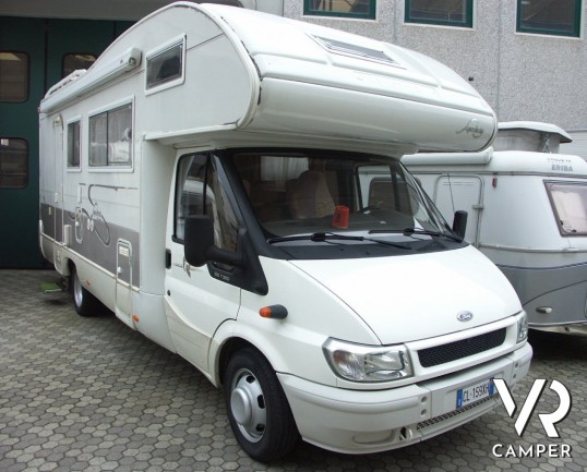 RIMOR SUPER BRIG 678: mansardato usato in piemonte con 7 posti letto, doppia dinette e gavoni esterni supplementari.