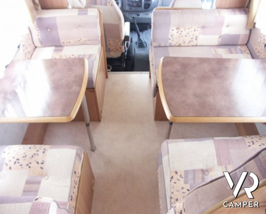 RIMOR SUPER BRIG 678: mansardato usato in piemonte con 7 posti letto, doppia dinette e gavoni esterni supplementari.