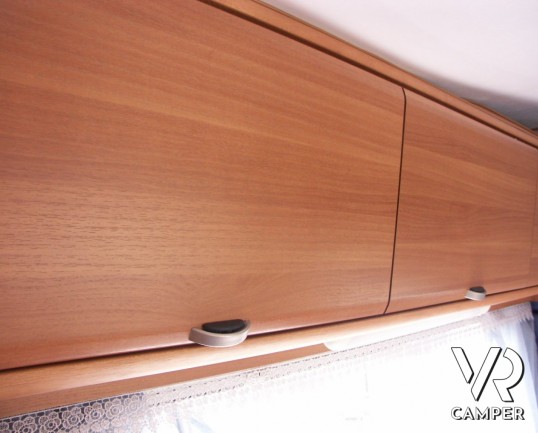 Roller Team Autoroller 7: camper mansardato usato con sette posti a dormire e letti a castello