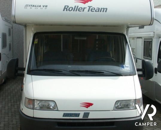 Roller Team Autoroller 7: camper mansardato usato con sette posti a dormire e letti a castello