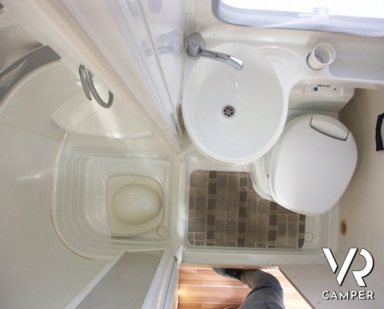 AUTOROLLER GARAGE P - semintegrale usato con garage grande per lo scooter, letto matrimoniale in coda, in vendita a Torino.