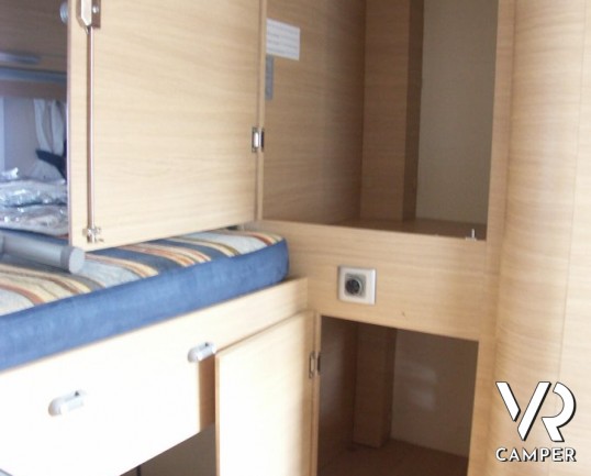 AUTOROLLER GARAGE P - semintegrale usato con garage grande per lo scooter, letto matrimoniale in coda, in vendita a Torino.