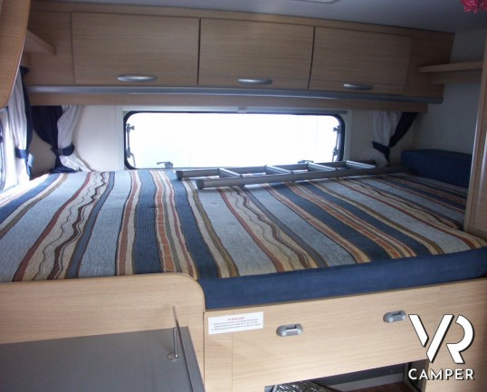 AUTOROLLER GARAGE P - semintegrale usato con garage grande per lo scooter, letto matrimoniale in coda, in vendita a Torino.