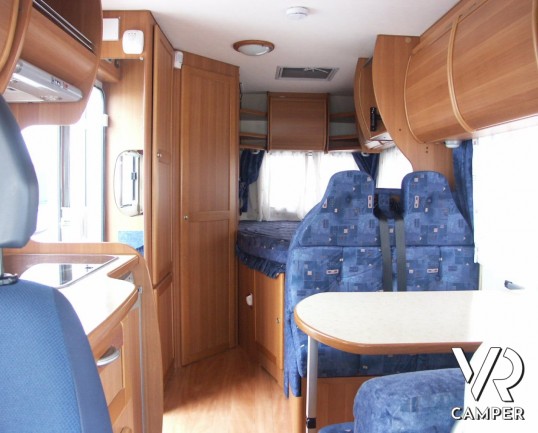 Roller Team Granduca 215 P: camper semintegrale usato con portamoto su meccanica ducato 2.8 jtd