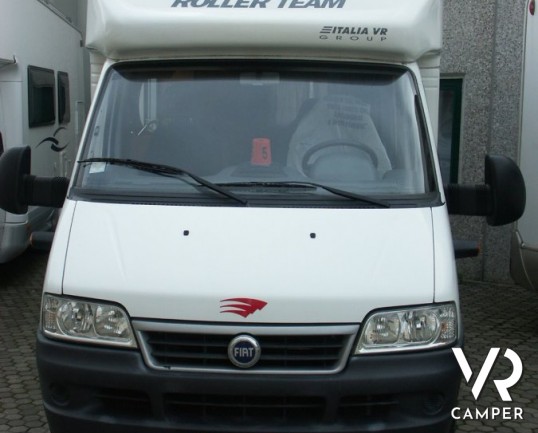 Roller Team Granduca 215 P: camper semintegrale usato con portamoto su meccanica ducato 2.8 jtd