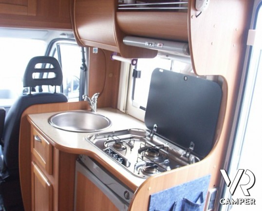 Roller Team Granduca 215 P: camper semintegrale usato con portamoto su meccanica ducato 2.8 jtd