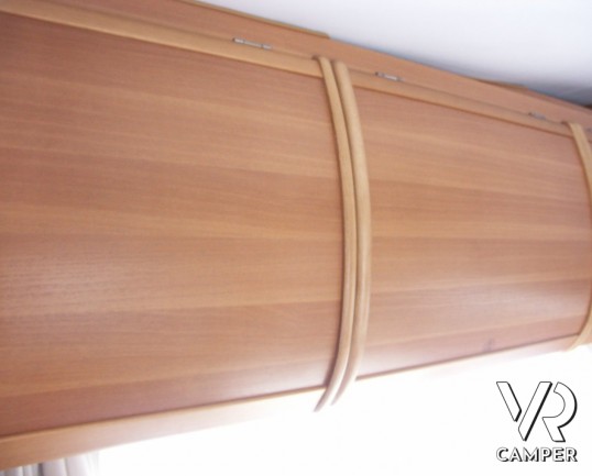 Roller Team Granduca 64: camper mansardato con letti a castello posteriori e ampio garage