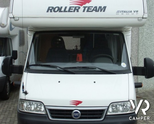 Roller Team Granduca 64: camper mansardato con letti a castello posteriori e ampio garage