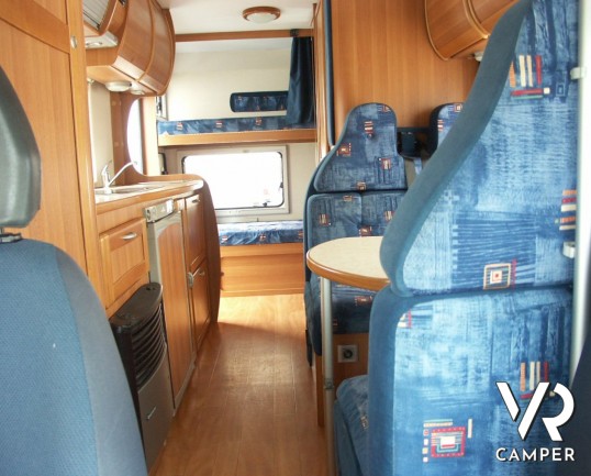 Roller Team Granduca 64: camper mansardato con letti a castello posteriori e ampio garage