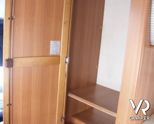 Roller Team Granduca 64: camper mansardato con letti a castello posteriori e ampio garage