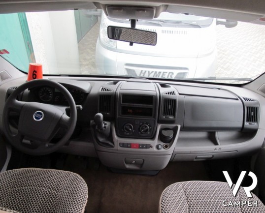 Roller Team Granduca Garage: camper mansardato usato con garage, ampia dinette, pochissimi chilometri, ottimi spazi di carico.