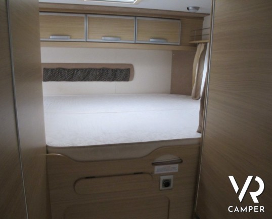 Roller Team Granduca Garage: camper mansardato usato con garage, ampia dinette, pochissimi chilometri, ottimi spazi di carico.