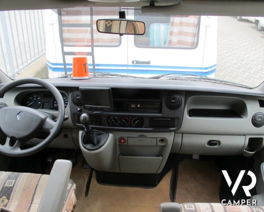 Roller Team Granduca Garage P: camper semintegrale usato con garage, quattro posti omologati su potente meccanica Renault