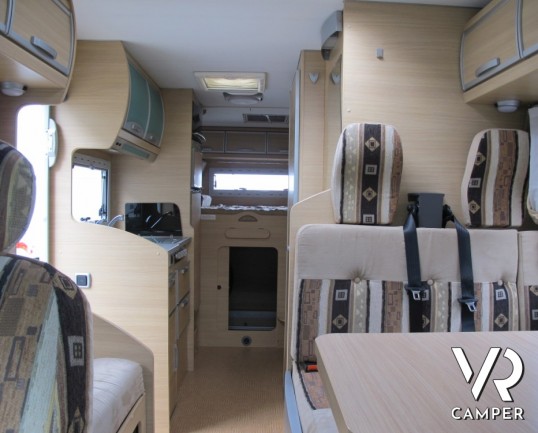 Roller Team Granduca Garage P: camper semintegrale usato con garage, quattro posti omologati su potente meccanica Renault